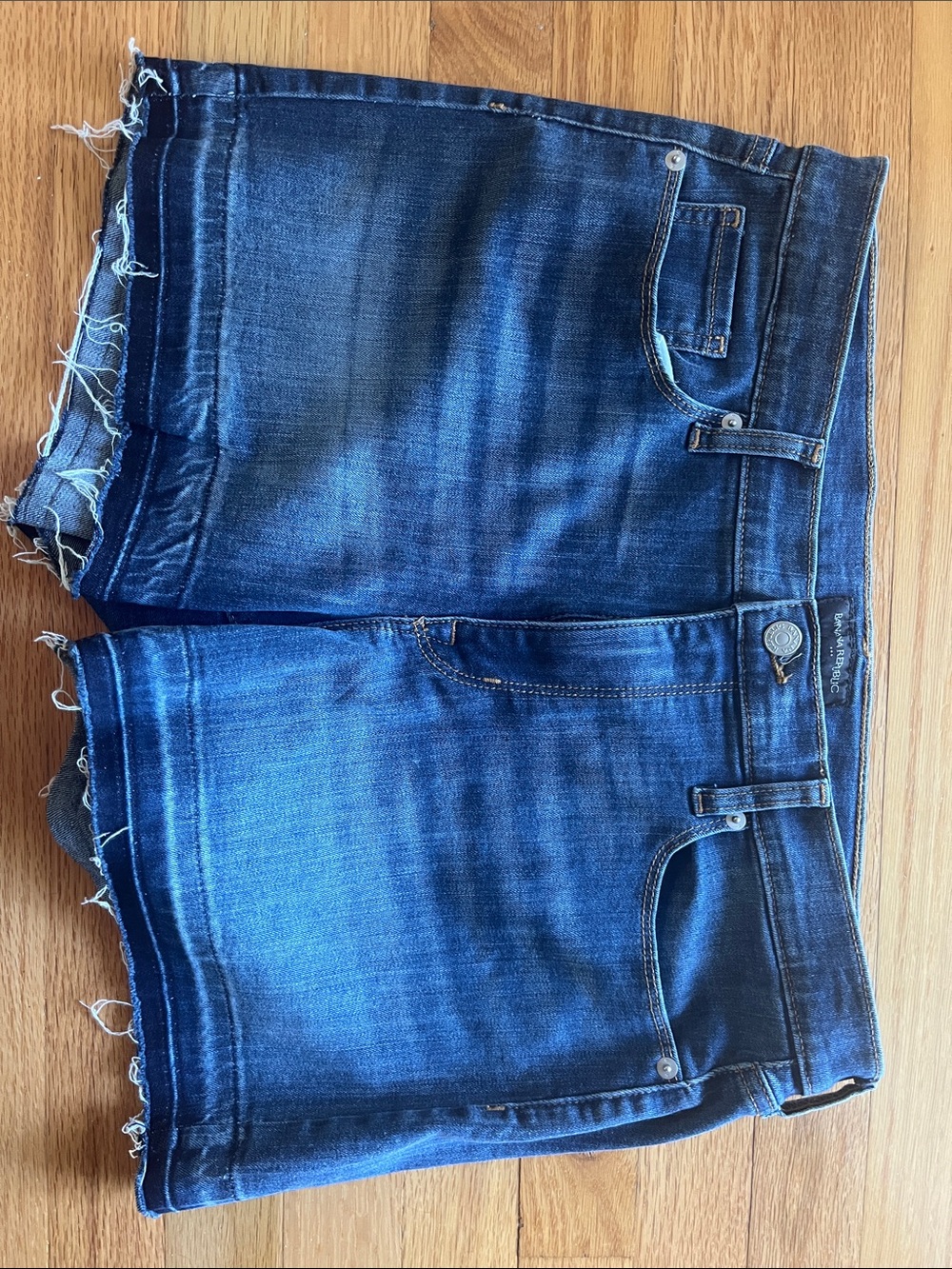 Banana Republic 4” medium wash Denim Shorts